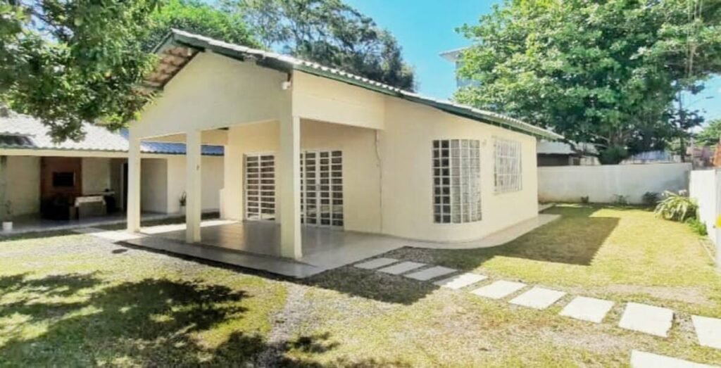 CASA PRÓXIMO AO MAR | Conforto, Funcionalidade e a 200 metros da Praia dos Ingleses