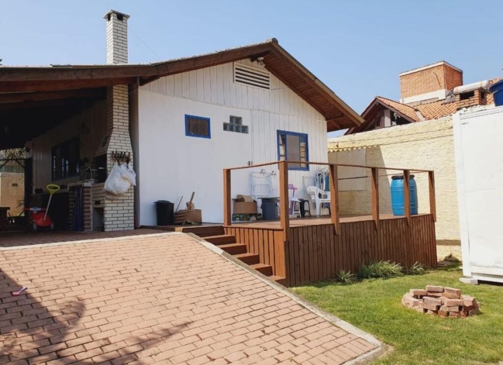TERRENO COM CASA E CONTAINER | Localização tranquila e a poucos metros da praia